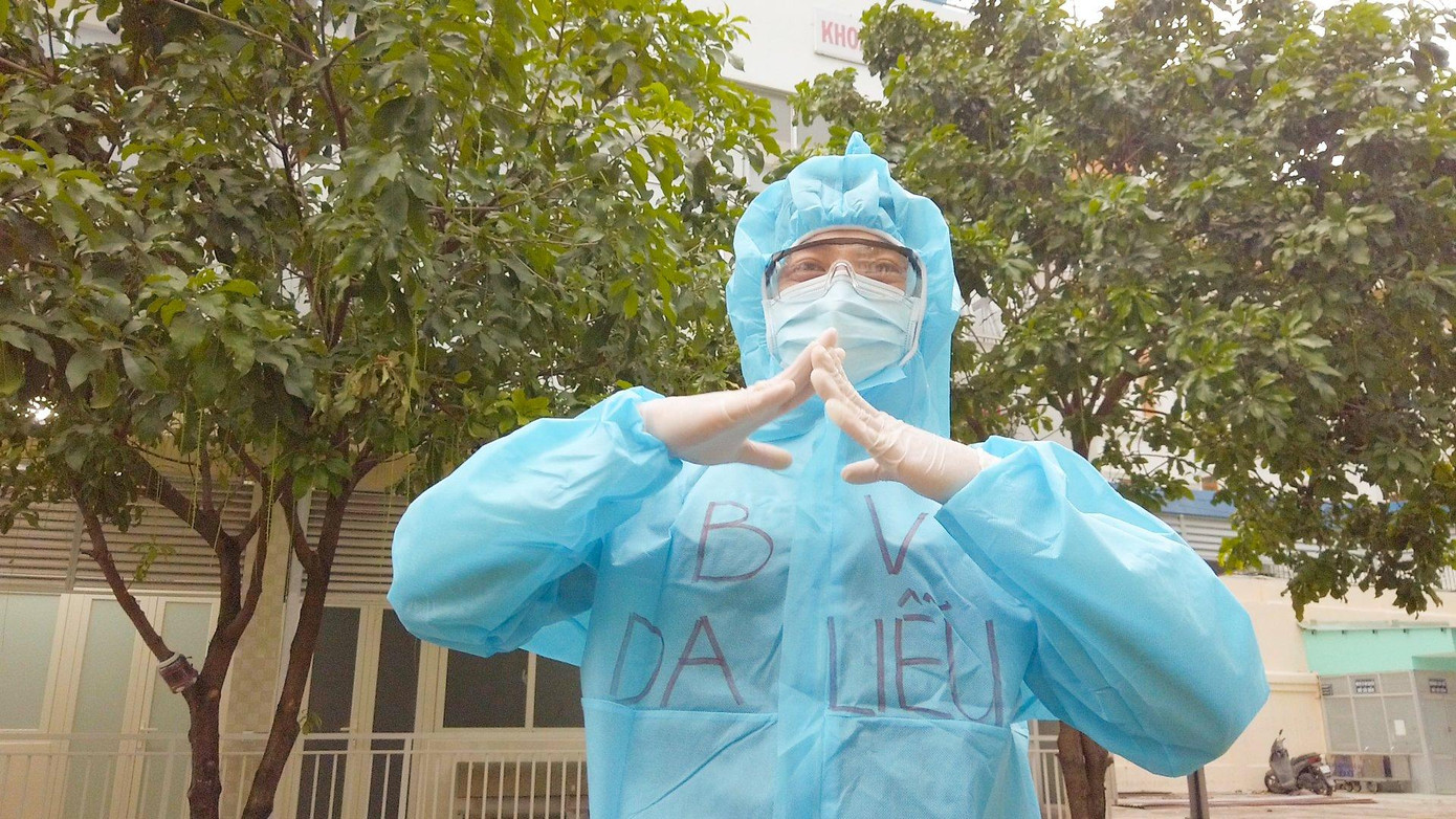 Bộ quần áo xanh "huyền thoại" thành phục trang "có một không hai" Bộ quần áo xanh "huyền thoại" thành phục trang "có một không hai"