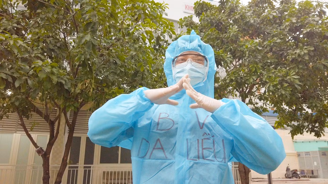 Bộ quần áo xanh "huyền thoại" thành phục trang "có một không hai" Bộ quần áo xanh "huyền thoại" thành phục trang "có một không hai"