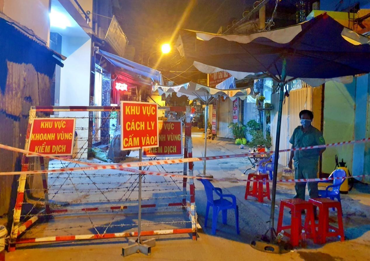 100m hẻm chợ ở khu phố 6 và 7, phường 14, quận 8 bị phong tỏa tối 31/5 100m hẻm chợ ở khu phố 6 và 7, phường 14, quận 8 bị phong tỏa tối 31/5
