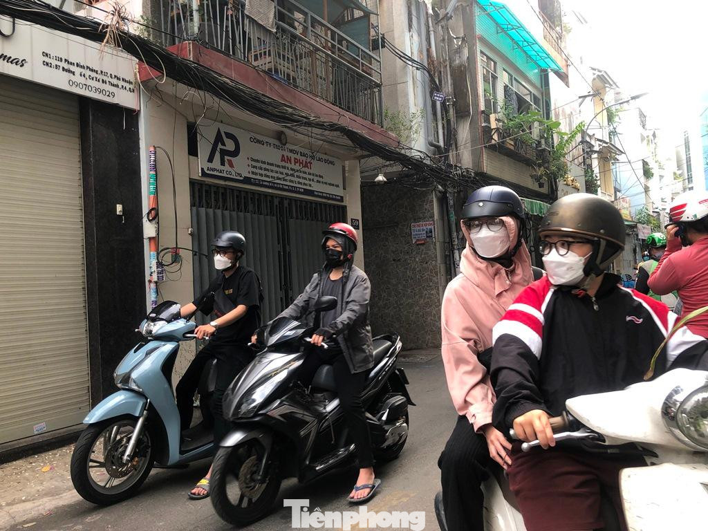 Nhiều người tiếc rẻ vì không mua được bánh