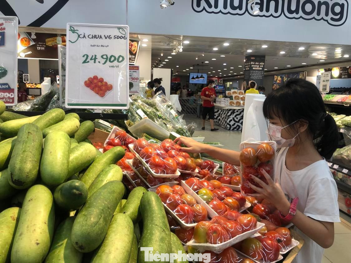 Gần 50.000 đồng/kg cà chua, giá này tăng gấp đôi so với đầu tháng Gần 50.000 đồng/kg cà chua, giá này tăng gấp đôi so với đầu tháng