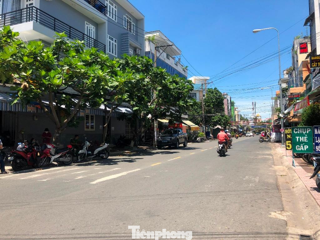 Đường Nguyễn Thức Đường, giao với Đoàn Phú Tứ cũng ít người qua lại