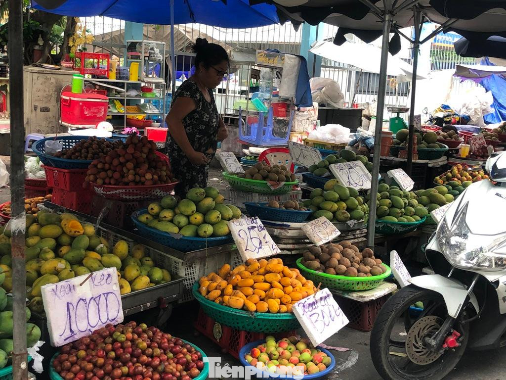 Xoài mút mini được người bán gắn mác xoài cát hoặc xoài Châu Đốc cho dễ bán