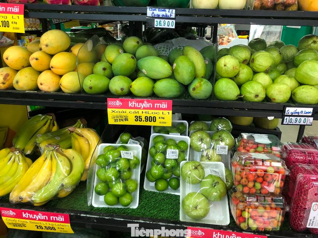 Tại siêu thị, xoài cát Hòa Lộc loại 1 cũng khuyến mãi, giá chỉ 35.600 đồng/kg Tại siêu thị, xoài cát Hòa Lộc loại 1 cũng khuyến mãi, giá chỉ 35.600 đồng/kg