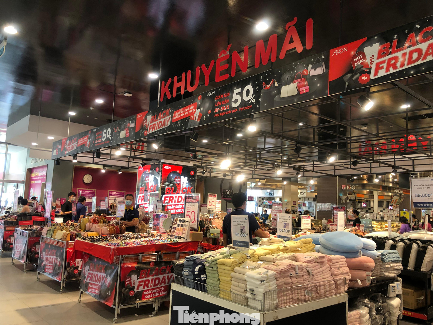 Tưng bừng khuyến mãi cuối năm