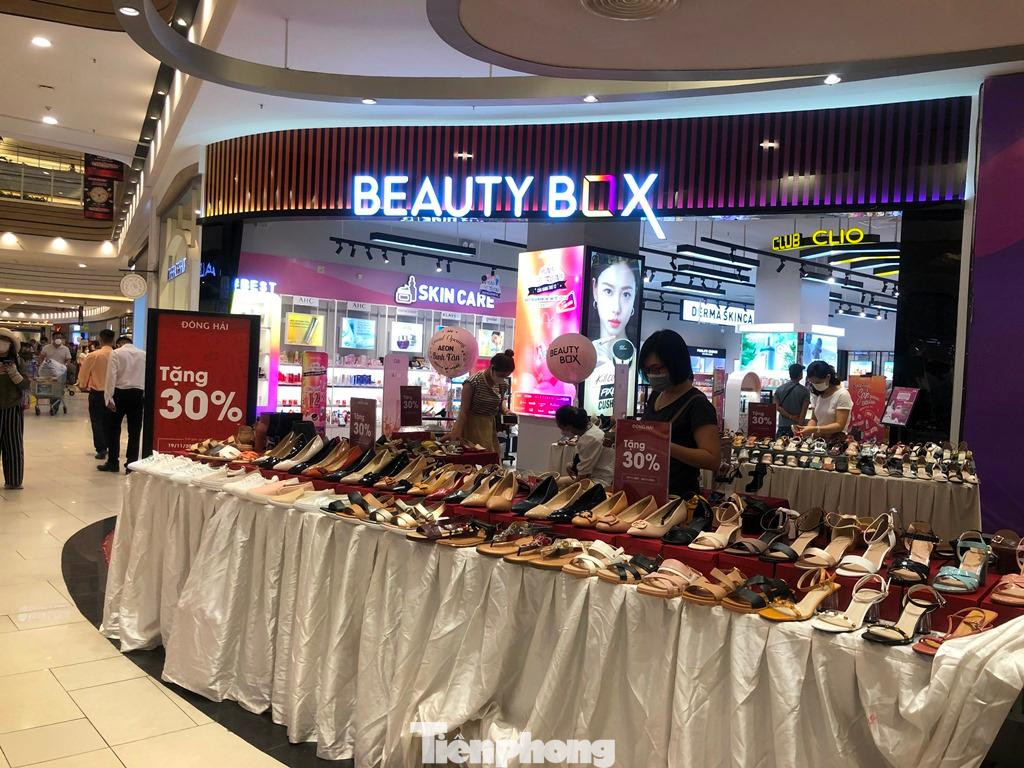 Nhiều chủ quầy hàng kỳ vọng chiều tối và 2 ngày cuối tuần, lượng khách sẽ đông hơn