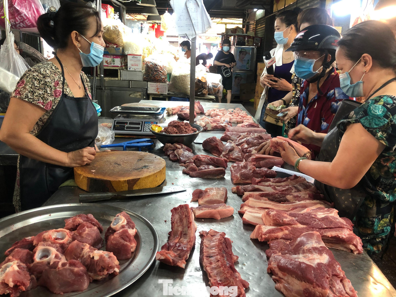 Heo hơi giảm giá sâu nhưng ra thị trường giảm rất ít Heo hơi giảm giá sâu nhưng ra thị trường giảm rất ít