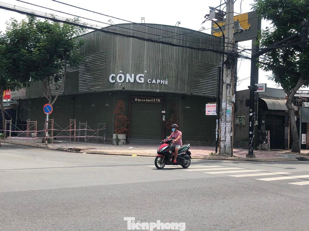 Người dân vẫn còn dè dặt khi ra đường Người dân vẫn còn dè dặt khi ra đường