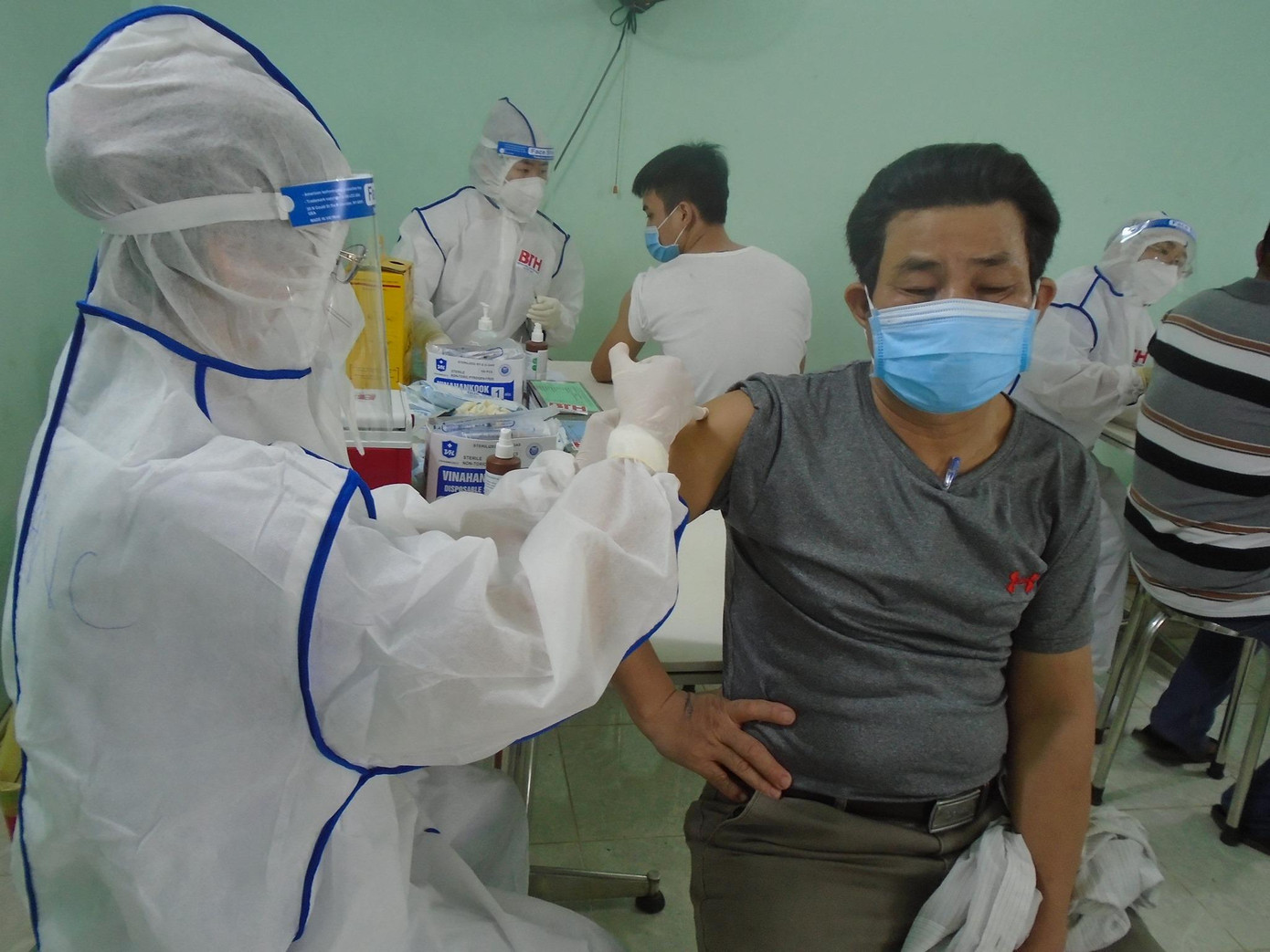 Tiêm ngừa COVID-19 tại TPHCM