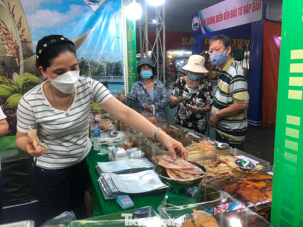 Đa số các mặt hàng bày bán đều giảm giá từ 10-20%, hoặc có giá thành rẻ hơn so với sản phẩm cùng loại bày bán tại cửa hàng.