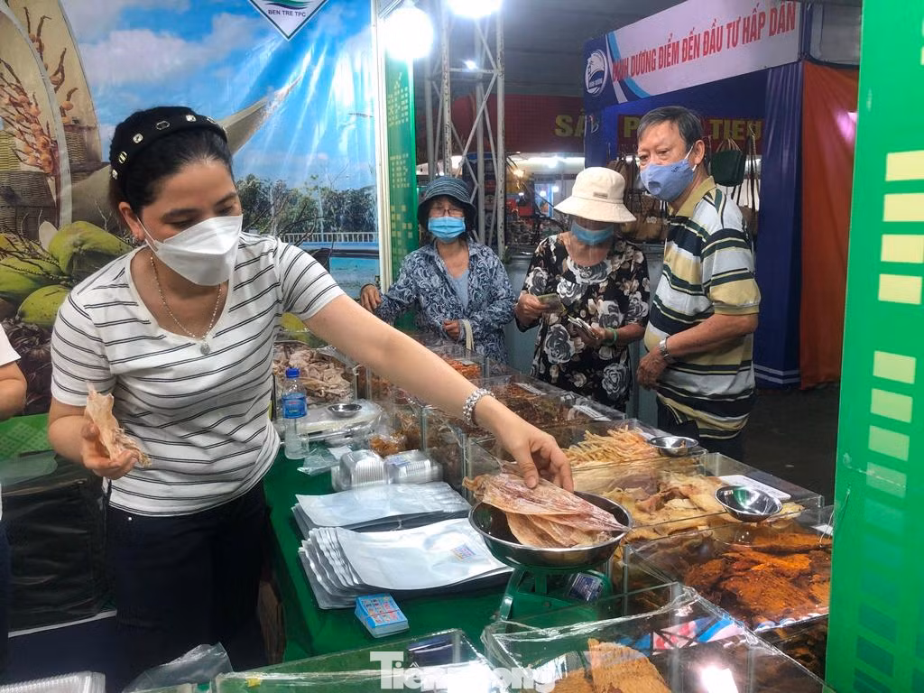 Đa số các mặt hàng bày bán đều giảm giá từ 10-20%, hoặc có giá thành rẻ hơn so với sản phẩm cùng loại bày bán tại cửa hàng.