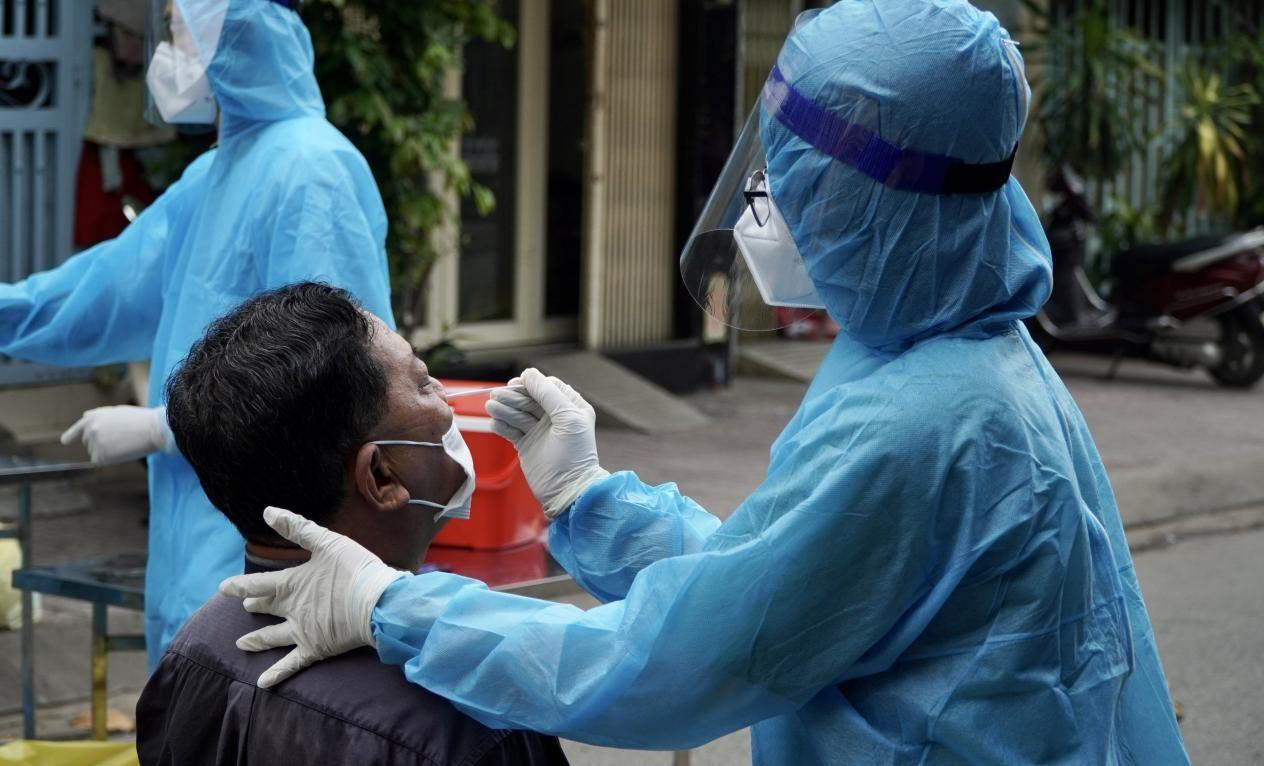 Hơn 200 mẫu được lấy từ chiều đến tối muộn Hơn 200 mẫu được lấy từ chiều đến tối muộn