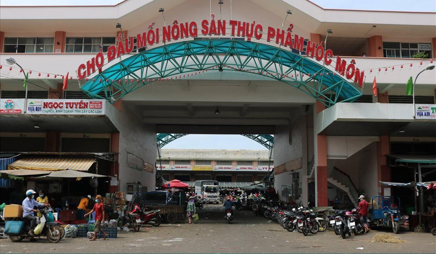 Tiểu thương chợ đầu mối Hóc Môn tự thuê mặt bằng để tập kết hàng khi chợ đóng cửa Tiểu thương chợ đầu mối Hóc Môn tự thuê mặt bằng để tập kết hàng khi chợ đóng cửa