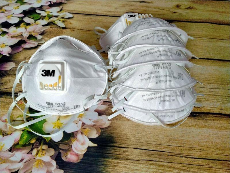 Khẩu trang 3M có đủ mọi giá từ 19.000-150.000 đồng/cái được rao bán sôi nổi trên mạng