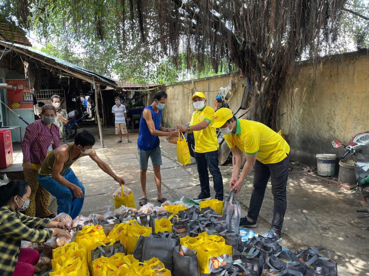 Các đơn vị có nhu cầu, có thể đăng ký tại link https://forms.gle/aQxfTXYdWSeMCMo98. Doanh nghiệp sẽ chuyển bánh mì "0 đồng" trao tận tay người dân có nhu cầu.