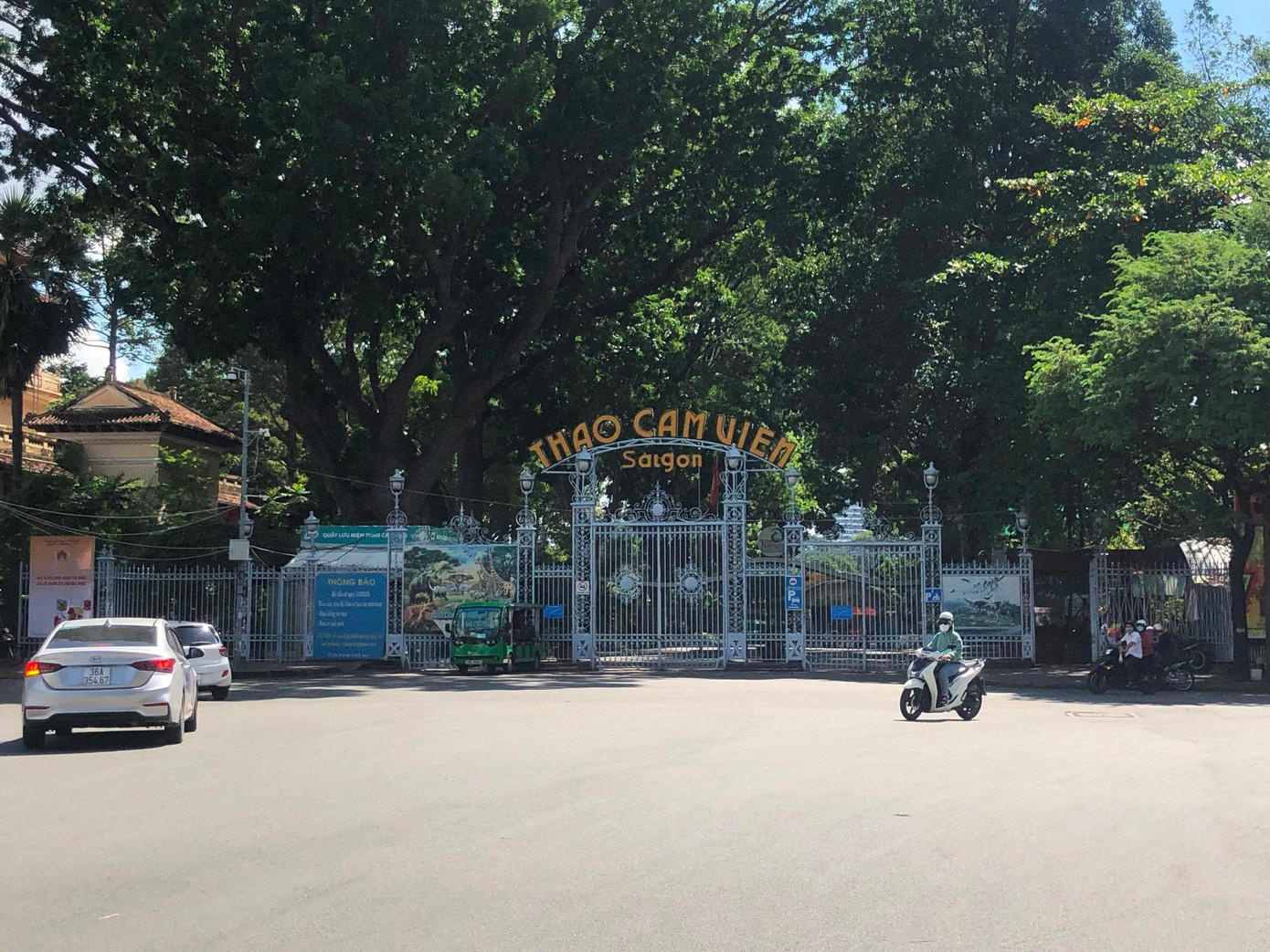 Thảo Cầm Viên đóng cửa không nhận khách.