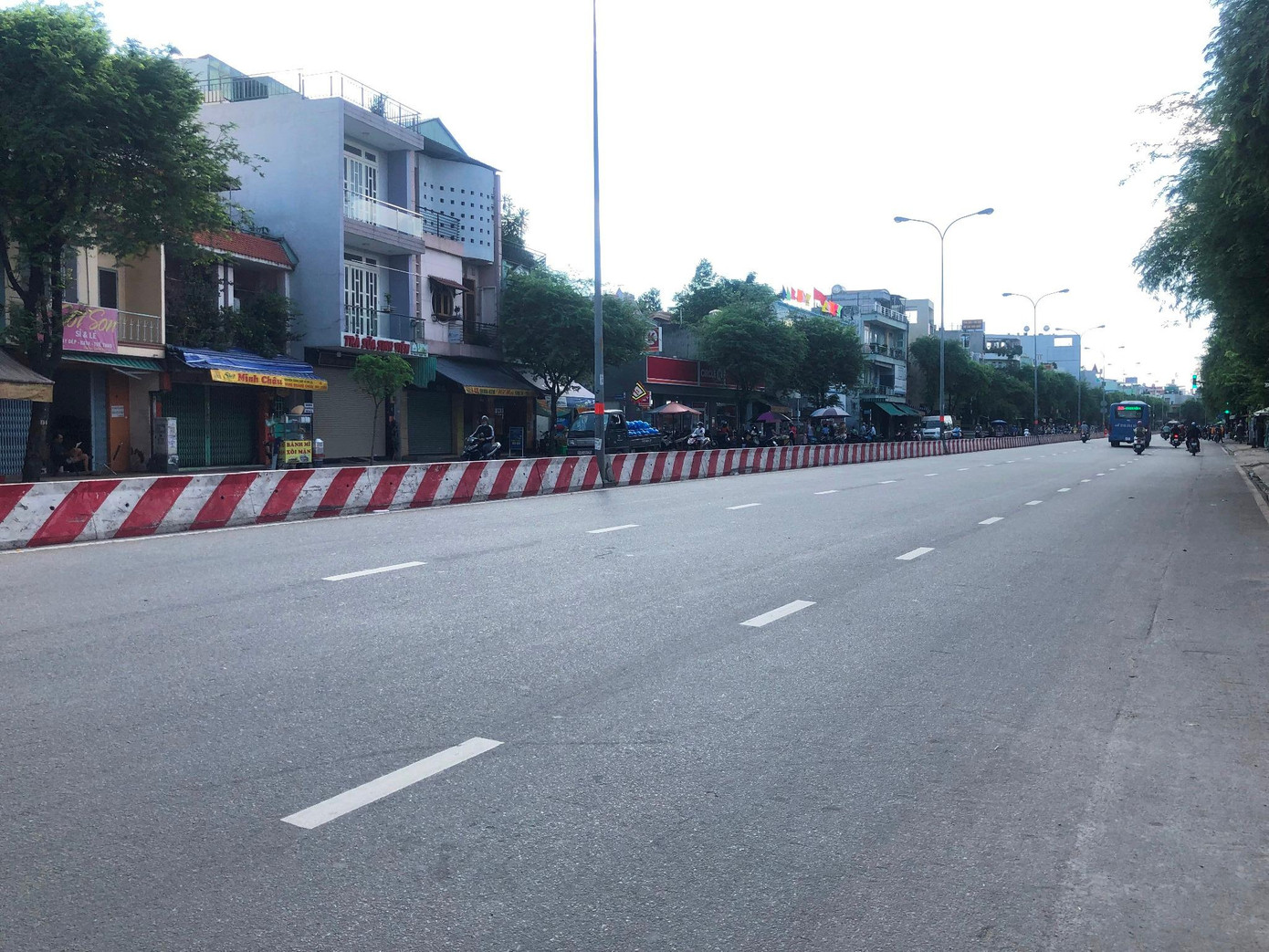 Đường Nguyễn Trọng Tấn (Q.Tân Phú) vắng xe cả hai chiều