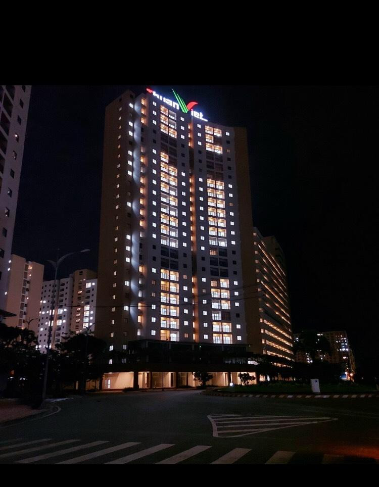 Hiện tại, cư dân chung cư New City đã tổ chức được một bếp ăn với 150 suất/bữa ăn; mỗi ngày cung cấp 2 suất với 300 phần ăn gửi đến Bệnh viện dã chiến. Cư dân nơi đây hy vọng, mỗi người cùng chung tay đóng góp một phần sức lực thì dịch bệnh sẽ sớm được đẩy lùi, các y bác sĩ cũng như toàn thể người dân sẽ sớm được trở lại cuộc sống bình thường. Hiện tại, cư dân chung cư New City đã tổ chức được một bếp ăn với 150 suất/bữa ăn; mỗi ngày cung cấp 2 suất với 300 phần ăn gửi đến Bệnh viện dã chiến. Cư dân nơi đây hy vọng, mỗi người cùng chung tay đóng góp một phần sức lực thì dịch bệnh sẽ sớm được đẩy lùi, các y bác sĩ cũng như toàn thể người dân sẽ sớm được trở lại cuộc sống bình thường.