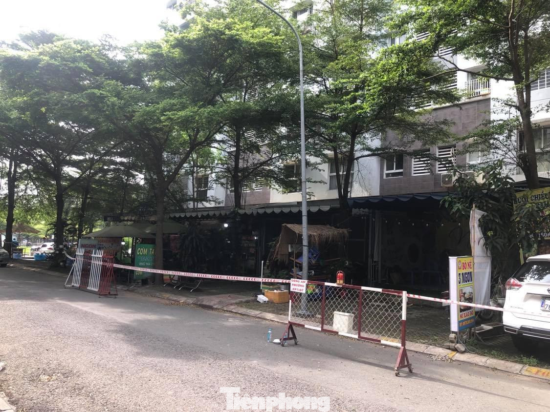 Hàng quán ở khu vực bị phong tỏa tạm ngưng hoạt động Hàng quán ở khu vực bị phong tỏa tạm ngưng hoạt động