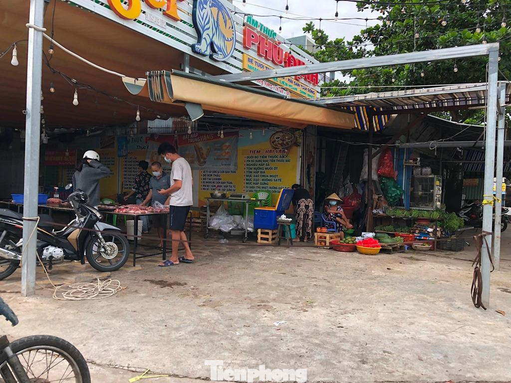 Chợ tự phát nhộn nhịp sau khi Thành phố nới giãn cách Chợ tự phát nhộn nhịp sau khi Thành phố nới giãn cách