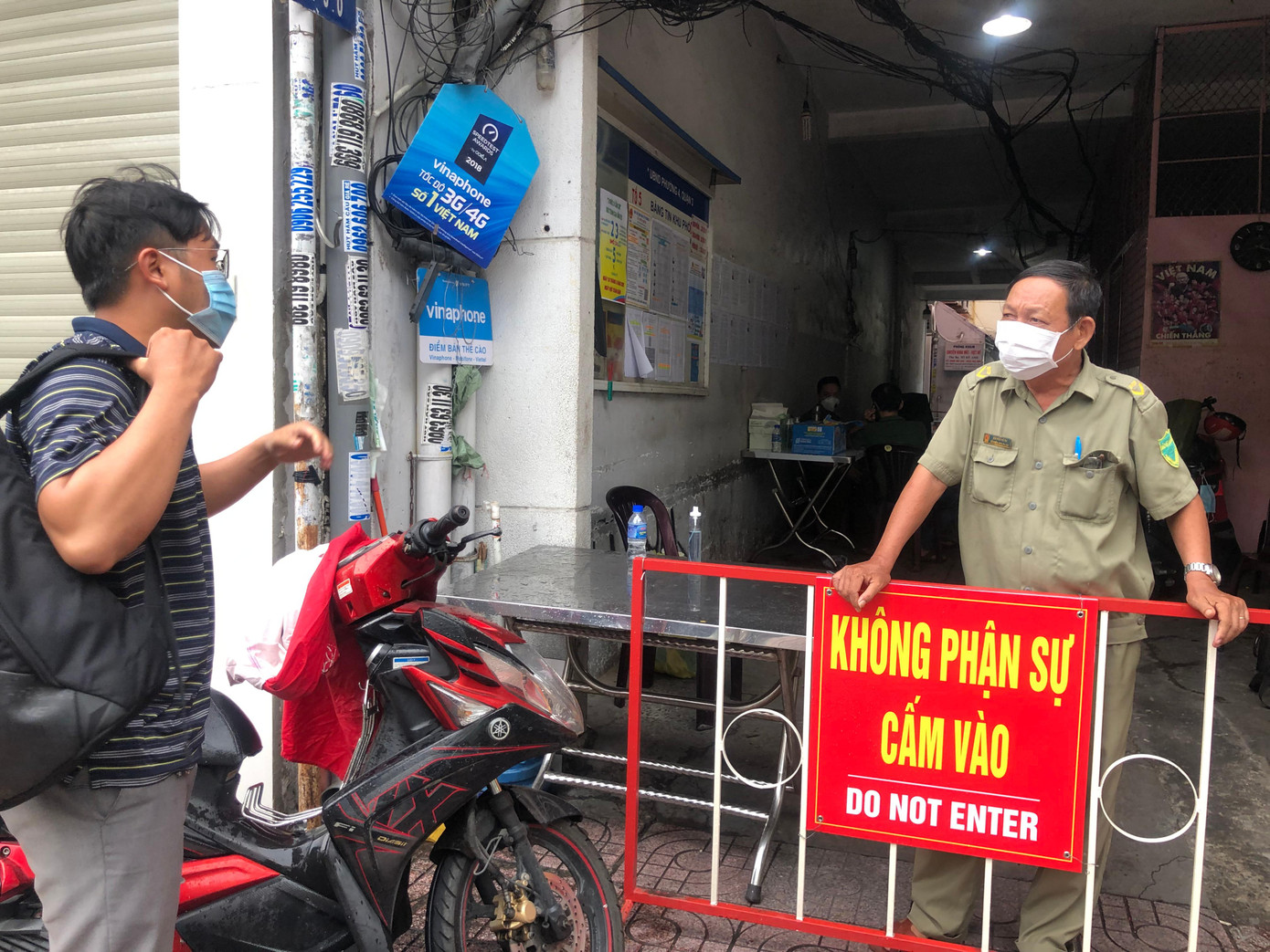 Hẻm trên đường Nguyễn Đình Chiểu (Q.3) bị phong tỏa liên quan chuỗi lây nhiễm người bán bánh canh Hẻm trên đường Nguyễn Đình Chiểu (Q.3) bị phong tỏa liên quan chuỗi lây nhiễm người bán bánh canh