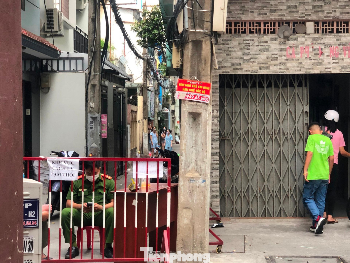 Những người dân ở khu vực này vô cùng lo sợ sẽ dính dịch bệnh