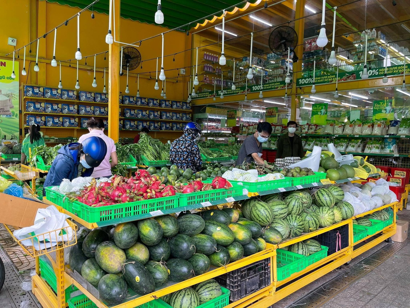 Các mặt hàng trái cây, rau củ quả khá phong phú, giá ổn định Các mặt hàng trái cây, rau củ quả khá phong phú, giá ổn định