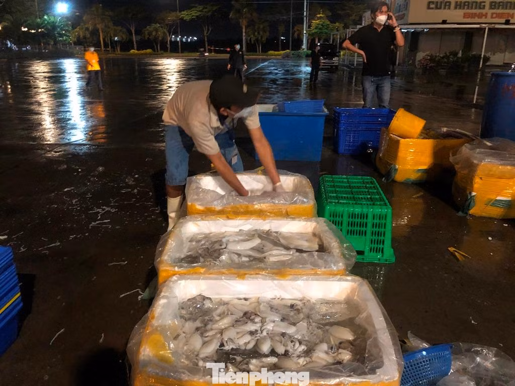 Đa số các thương nhân chỉ nhập hàng với số lượng ít, đã được mối sỉ đặt trước