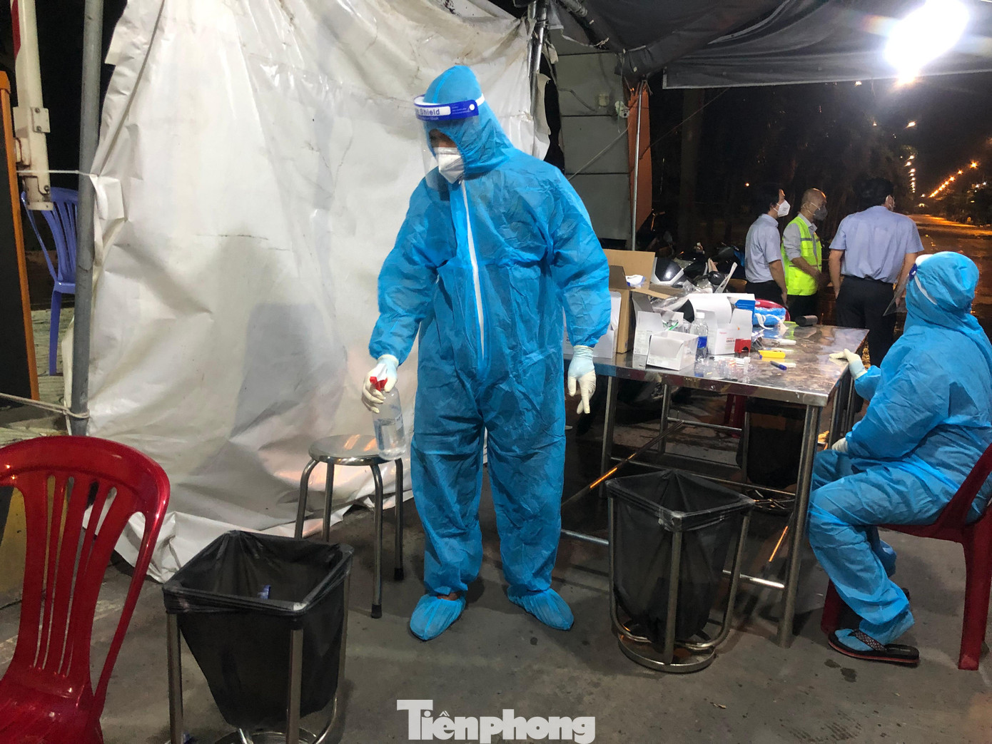 Muốn vào chợ, tiểu thương và khách hàng phải có kết quả xét nghiệm âm tính COVID-19