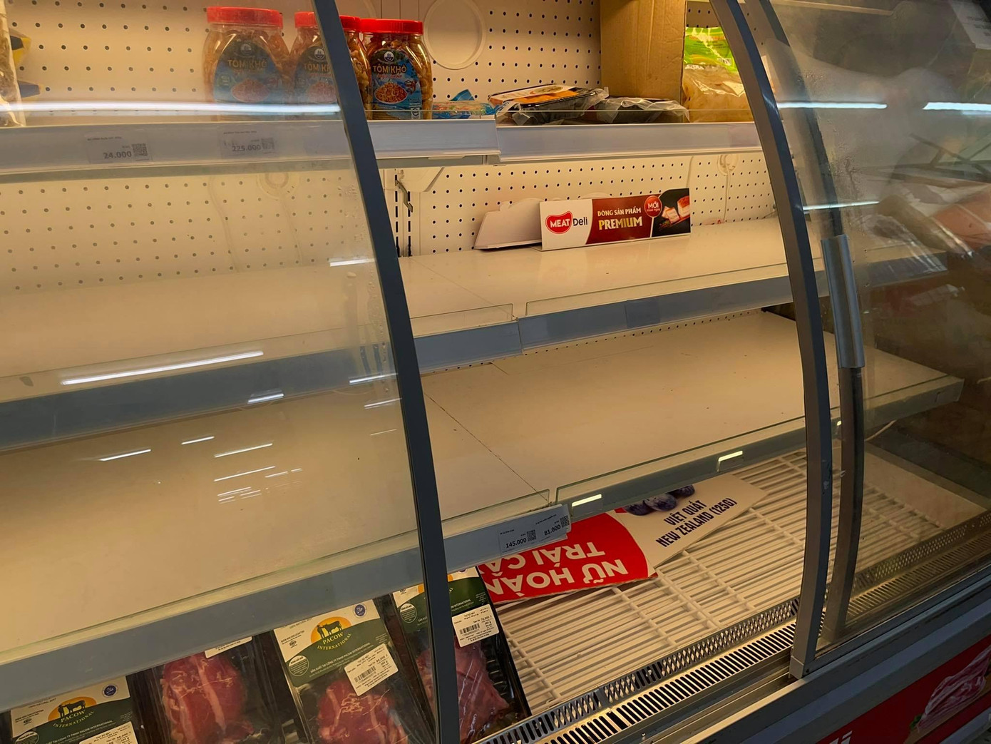 Đi chợ ngày dịch không được &quot;kén cá chọn canh&quot;, mà cần &quot;thấy gì hốt nấy&quot; là phương châm của nhiều người