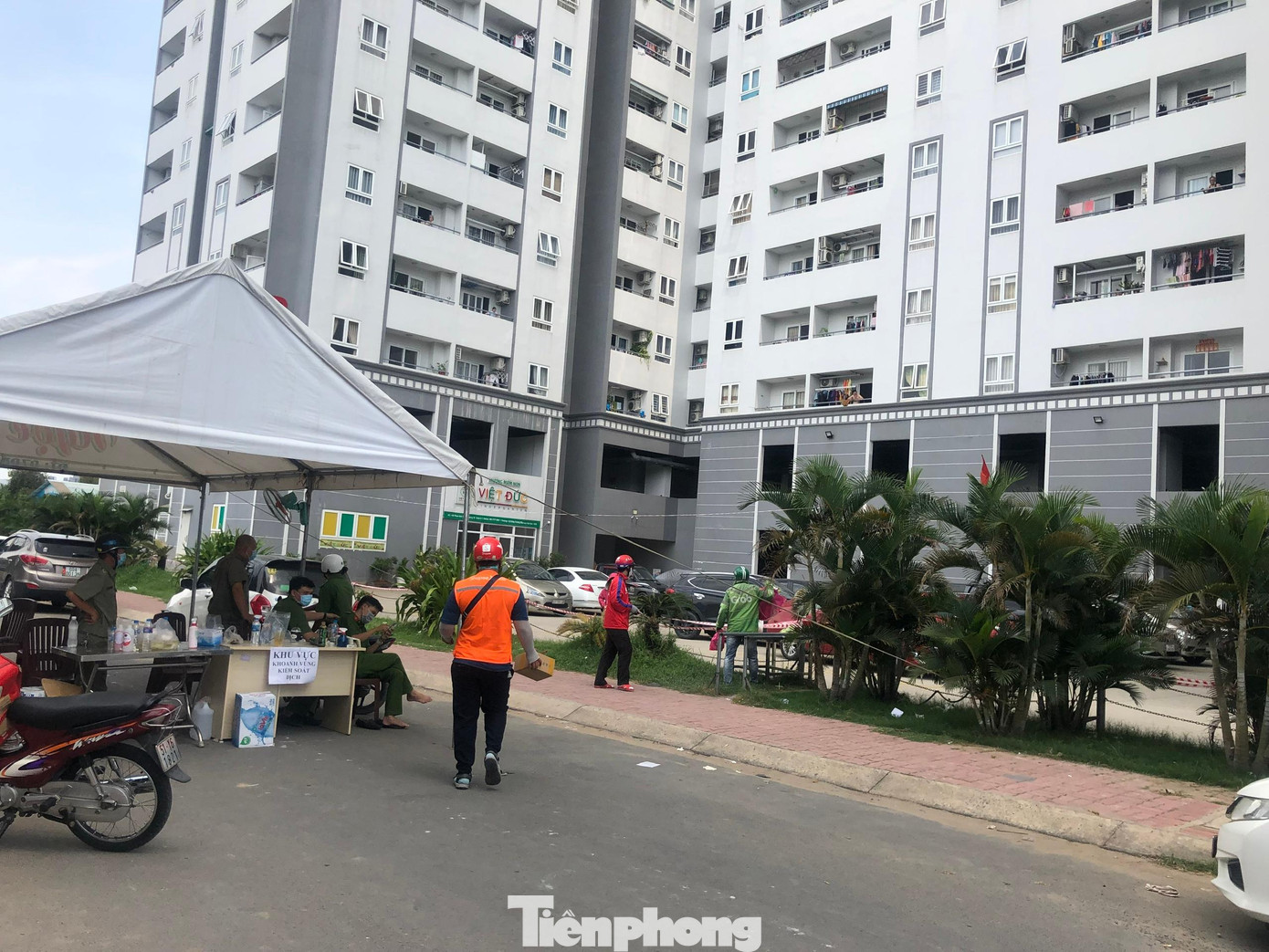 Chung cư Mỹ Phúc, P.16, Q.8 phong tỏa chiều ngày 2/6 do có người mắc COVID-19 Chung cư Mỹ Phúc, P.16, Q.8 phong tỏa chiều ngày 2/6 do có người mắc COVID-19