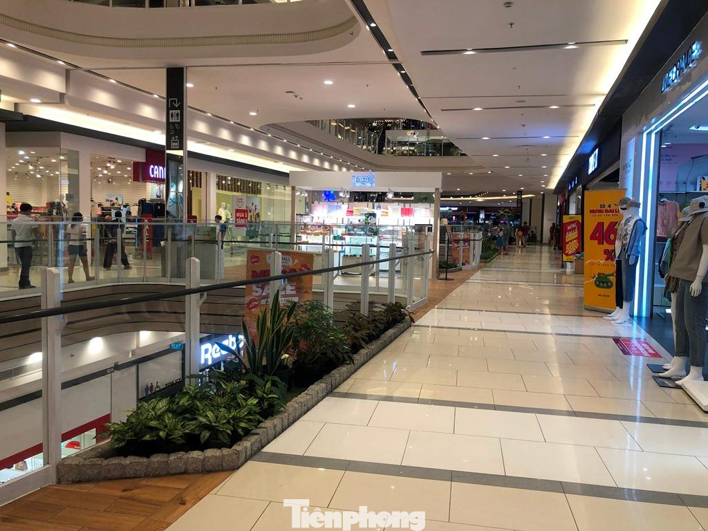 Con đường nội bộ dài rộng thênh thang...