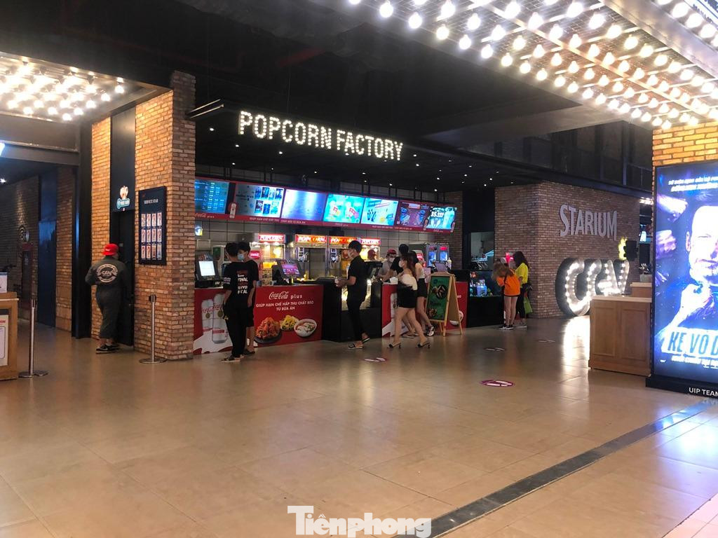 Khu vực rạp chiếu phim cũng rơi vào cảnh chợ chiều, ế ẩm dù có khá nhiều bộ phim Việt Nam ra mắt trong dịp này.