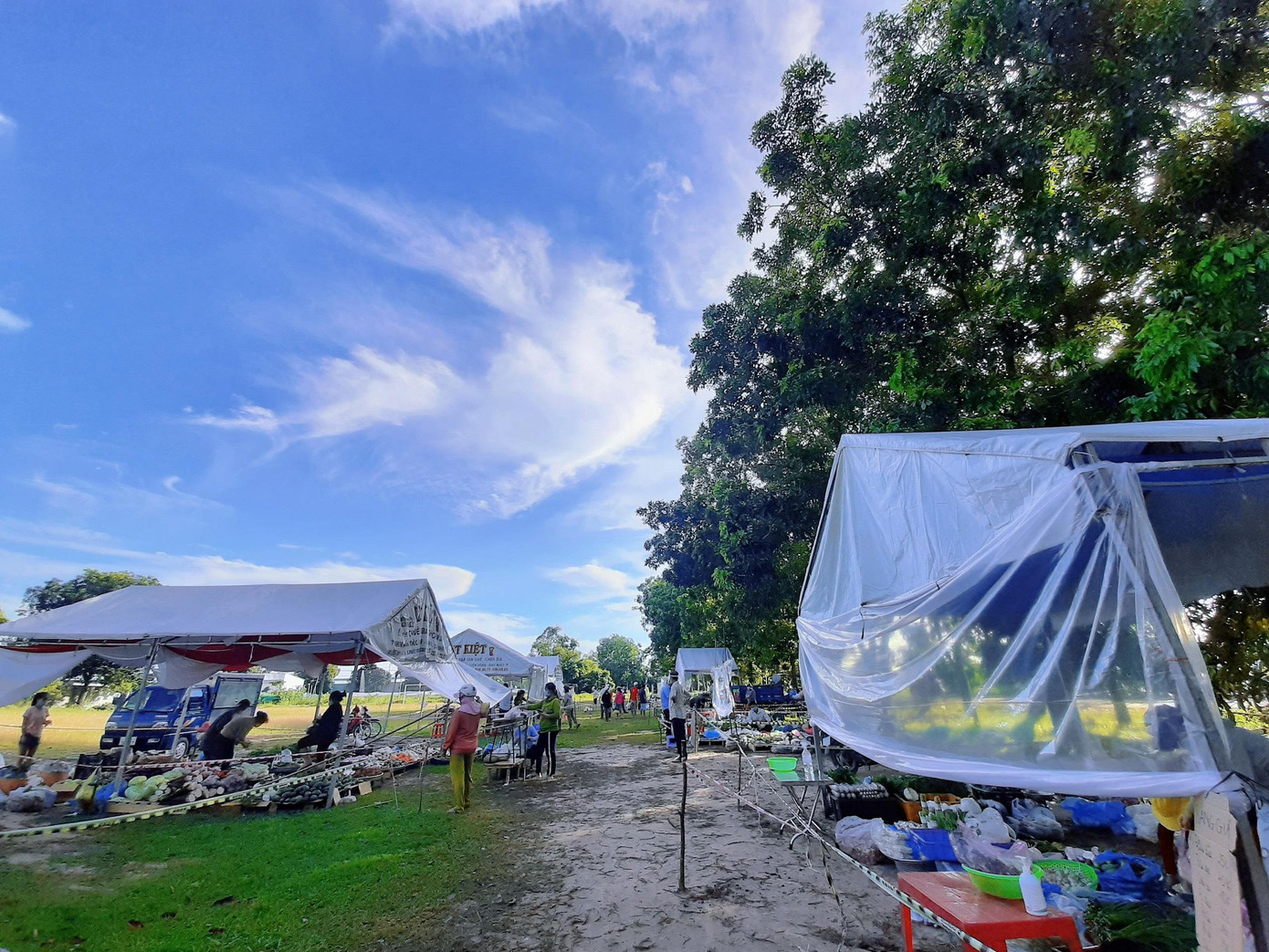 Chợ dã chiến ở Củ Chi được lập ra ngay trong mùa dịch Chợ dã chiến ở Củ Chi được lập ra ngay trong mùa dịch