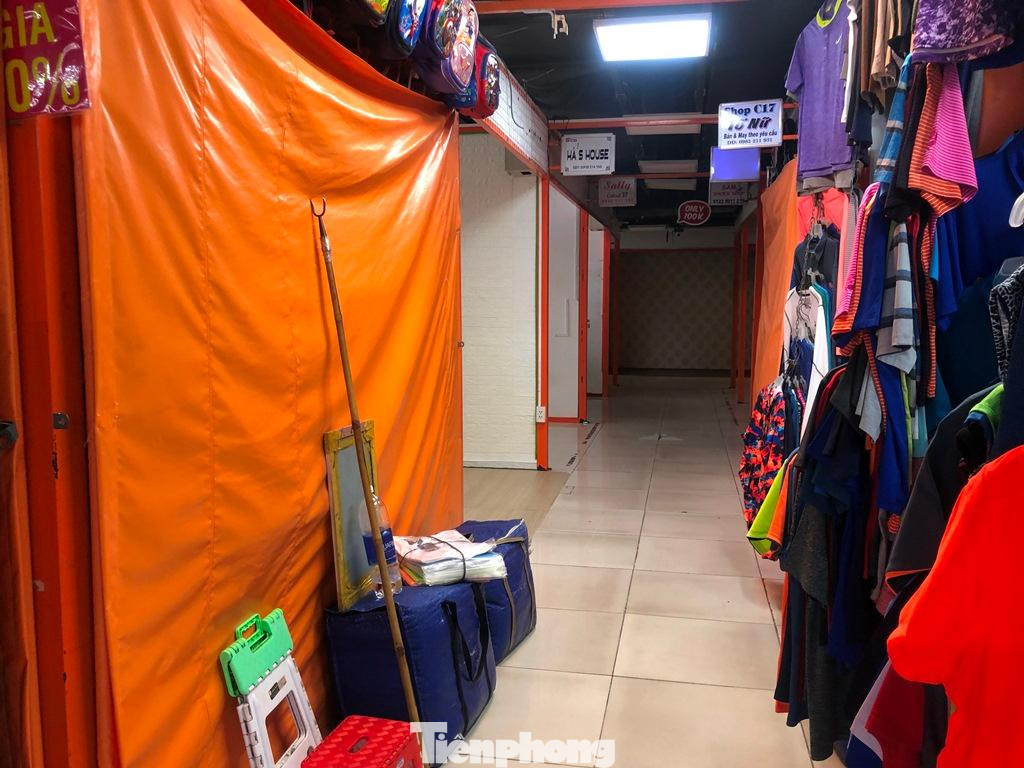 Khung cảnh đìu hiu dù đang trong thời điểm Tết cận kề. Khung cảnh đìu hiu dù đang trong thời điểm Tết cận kề.