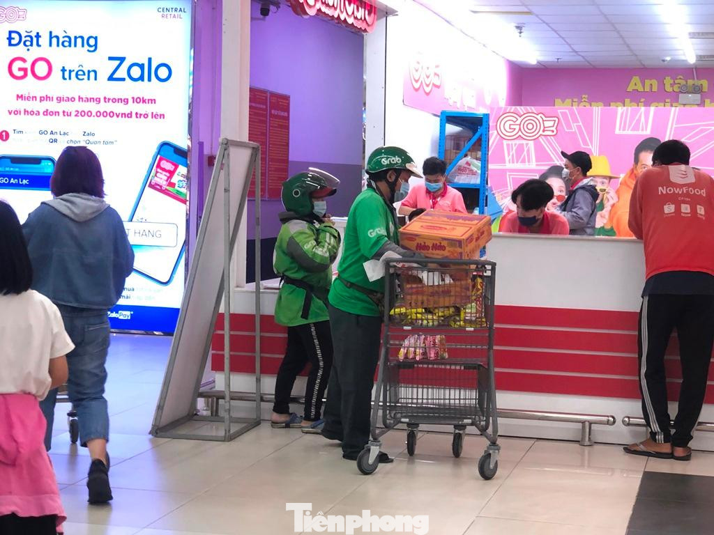 Giao hàng online nhộn nhịp