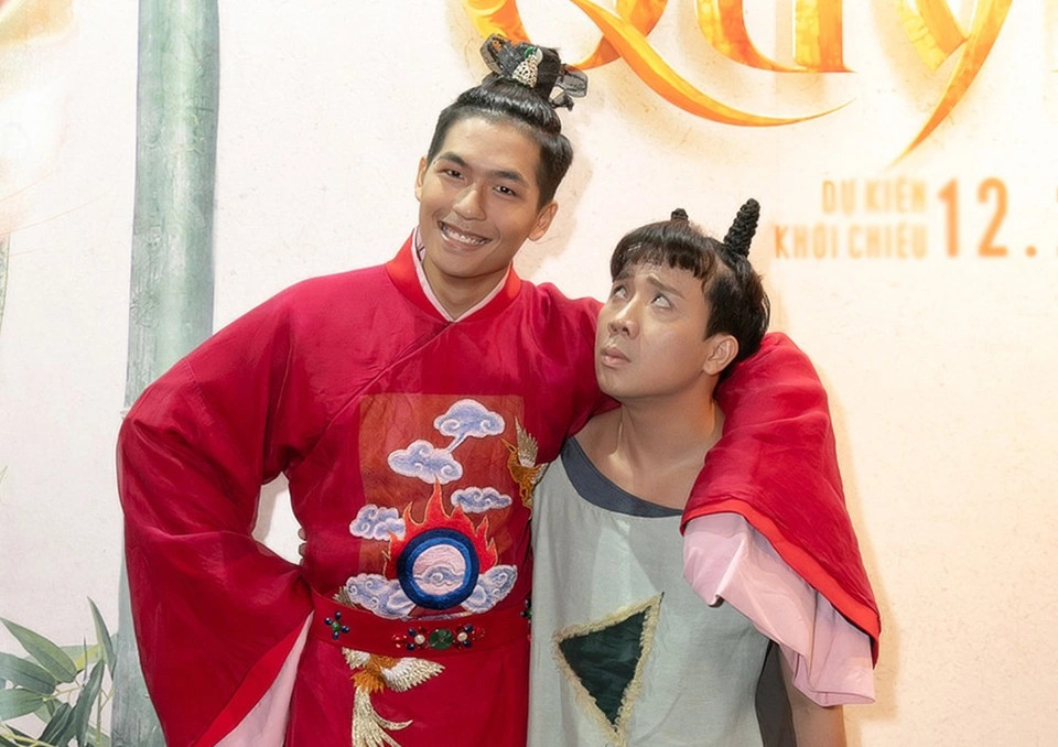 Trần Quốc Anh từng kết hợp với Trấn Thành trong Trạng Quỳnh. Trần Quốc Anh từng kết hợp với Trấn Thành trong Trạng Quỳnh.