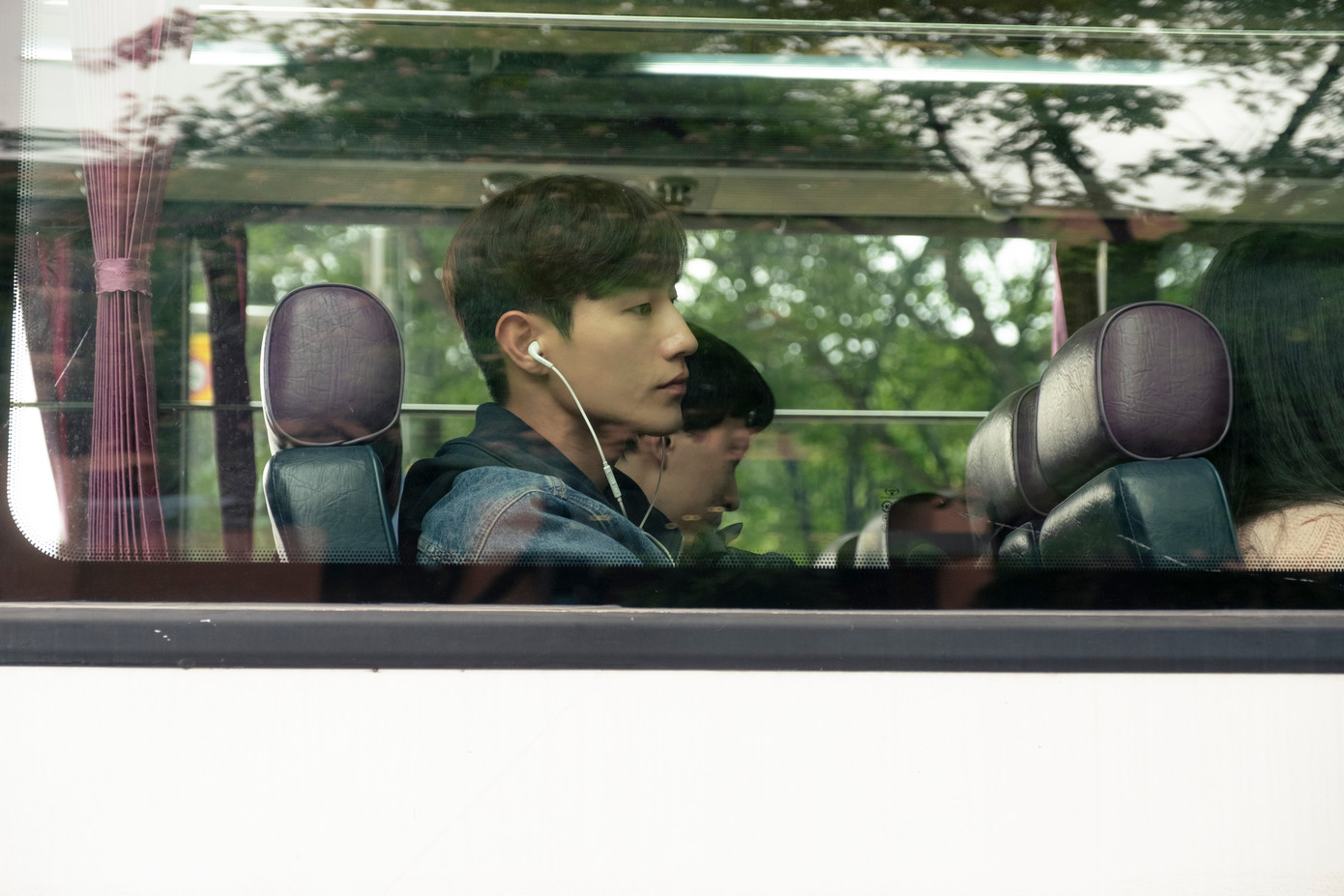 Steve Sanghyun Noh thể hiện chàng trai có nhiều khía cạnh cảm xúc và nội tâm phức tạp. Steve Sanghyun Noh thể hiện chàng trai có nhiều khía cạnh cảm xúc và nội tâm phức tạp.