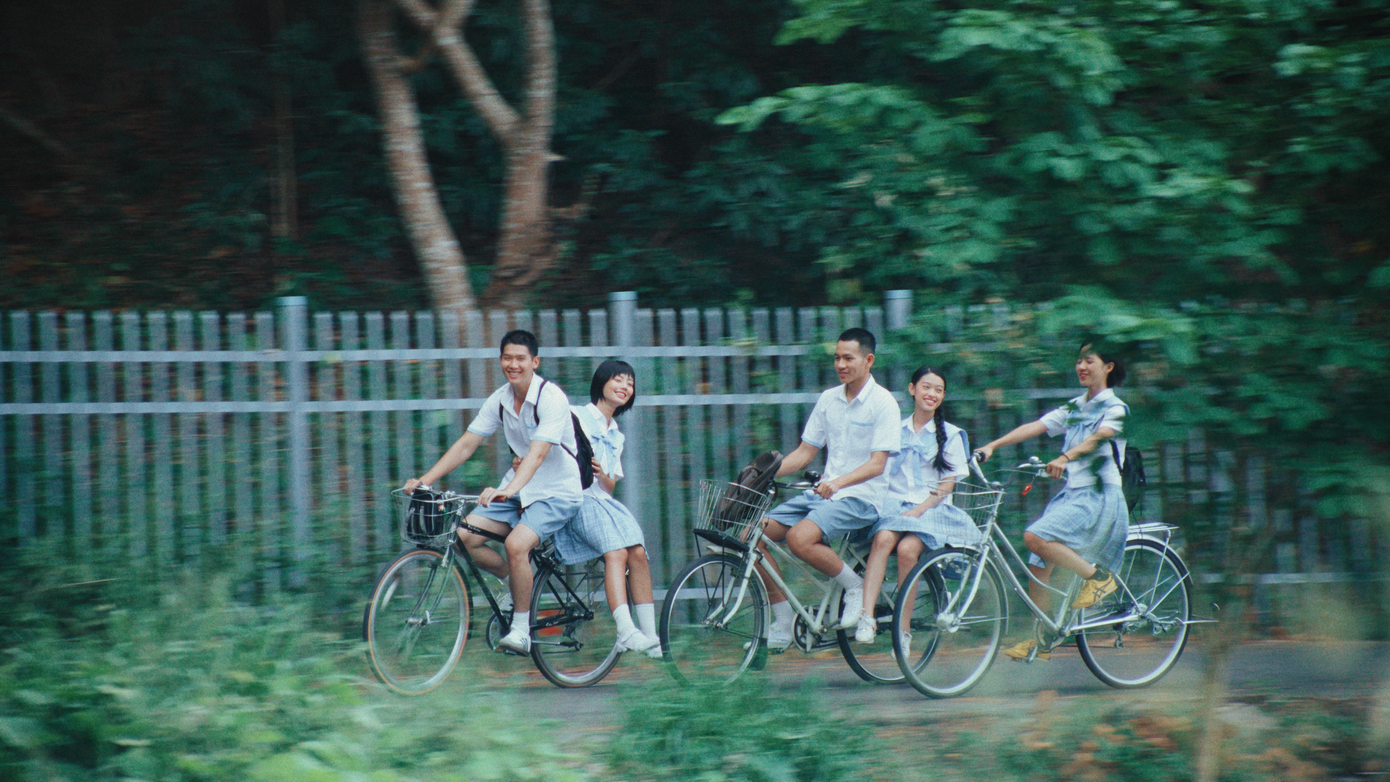 Những khoảnh khắc trong veo khiến khán giả thổn thức về một thời đẹp nhất của mỗi người.