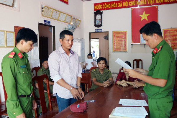 Hai thanh niên nhậu xong không trả tiền, chém luôn chủ quán ảnh 2