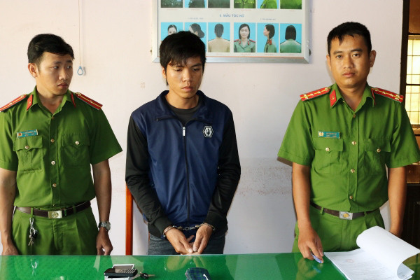 Hai thanh niên nhậu xong không trả tiền, chém luôn chủ quán ảnh 1