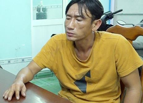 Cảnh sát khống chế người đàn ông đòi đốt cây xăng giữa khuya ảnh 1