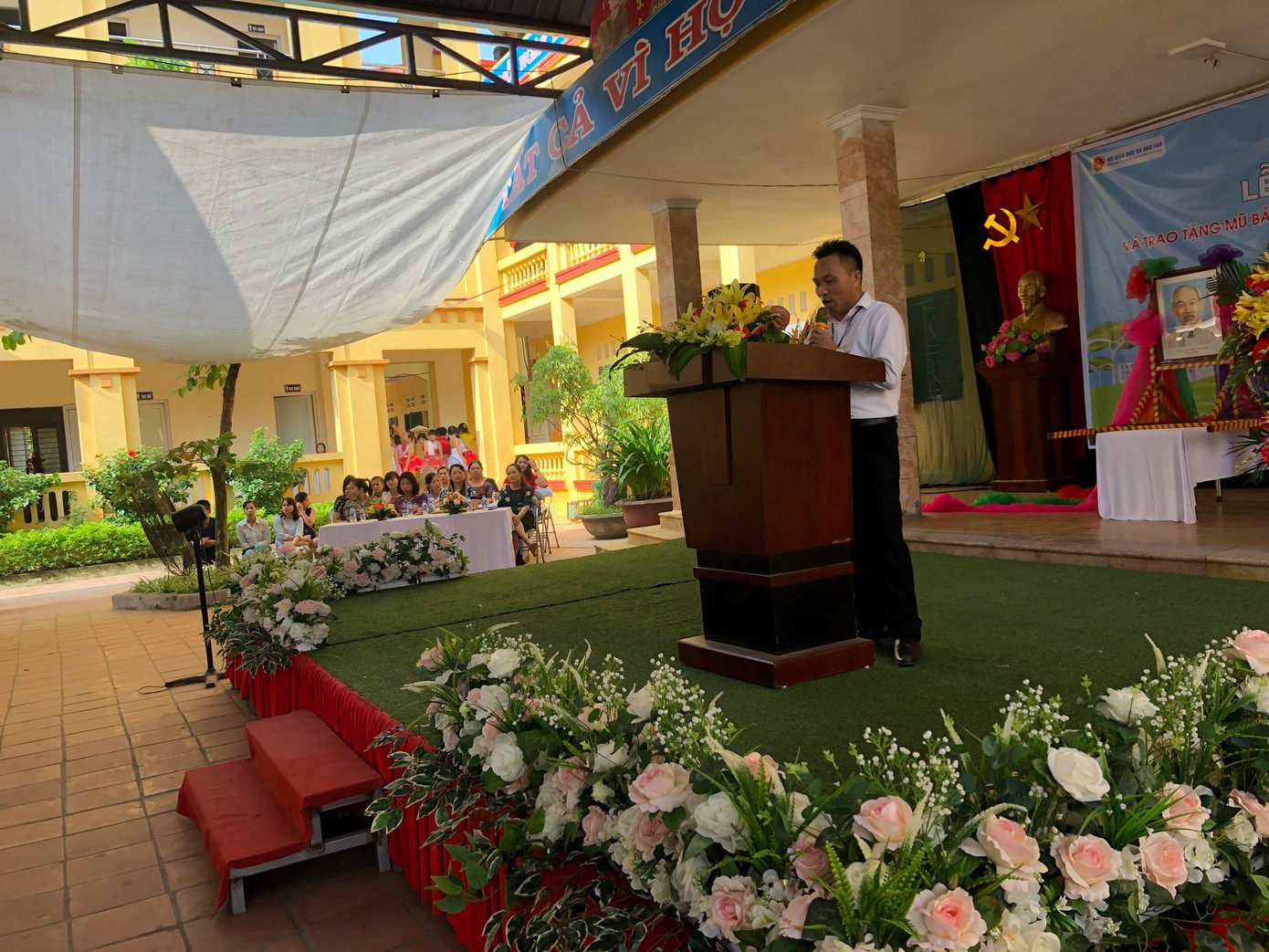 HEAD Tiến Cường tặng hàng trăm mũ bảo hiểm cho học sinh để 'Giữ trọn ước mơ' ảnh 2