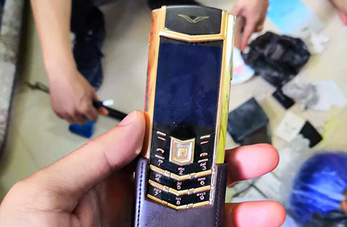 Khách hành hương bị trộm điện thoại Vertu gần một tỷ đồng ảnh 2