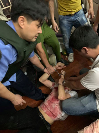 Khách uy hiếp chủ tiệm cầm đồ, đòi công an đưa nửa tỷ đồng ảnh 1