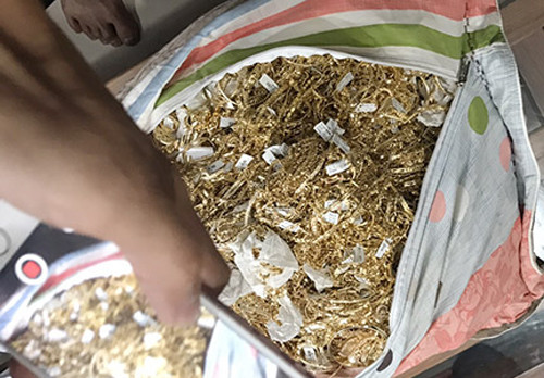 Người trông xe qua mặt ông chủ, trộm 455 lượng vàng trong 6 năm ảnh 3