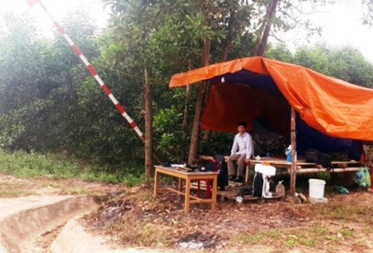 Bị trộm xe máy, công an mất luôn súng và còng ảnh 1