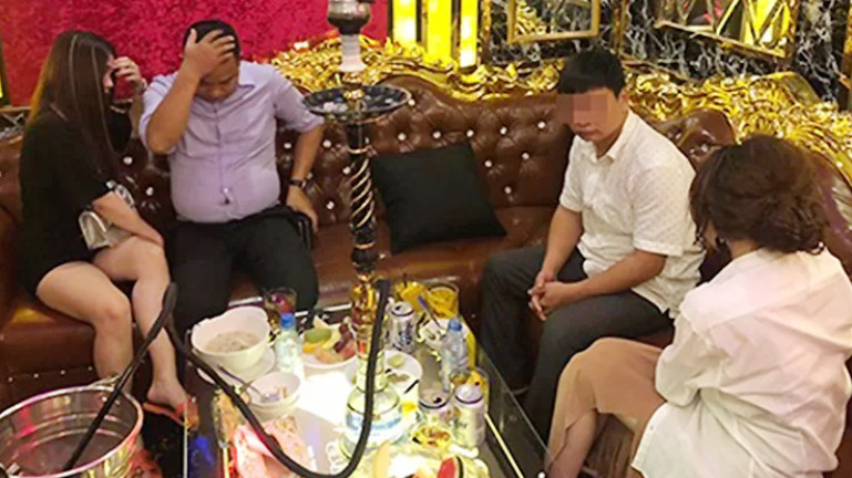 Nữ tiếp viên nhà hàng bán dâm trong khách sạn trung tâm Sài Gòn ảnh 1