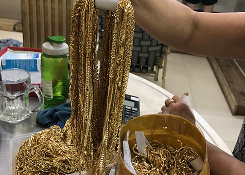 Người trông xe qua mặt ông chủ, trộm 455 lượng vàng trong 6 năm ảnh 2