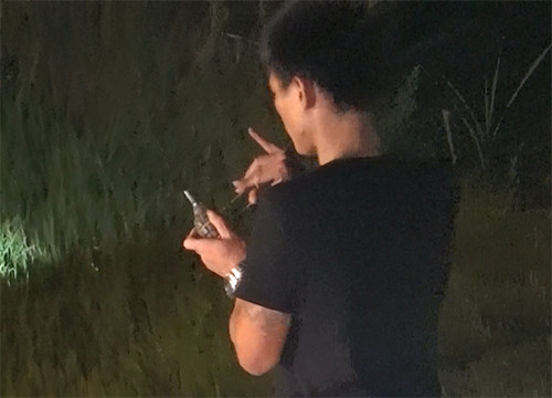 Công binh tìm lựu đạn tại hiện trường nhóm buôn ma túy cố thủ ảnh 1